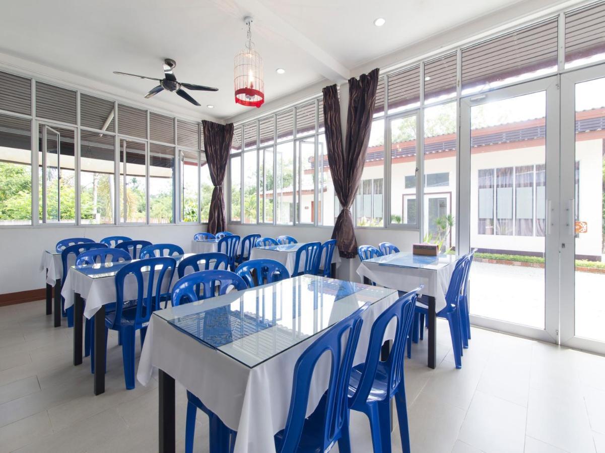 Oyo 44124 De Langkawi Resort And Convertion Centre Ayer Hangat Exterior photo