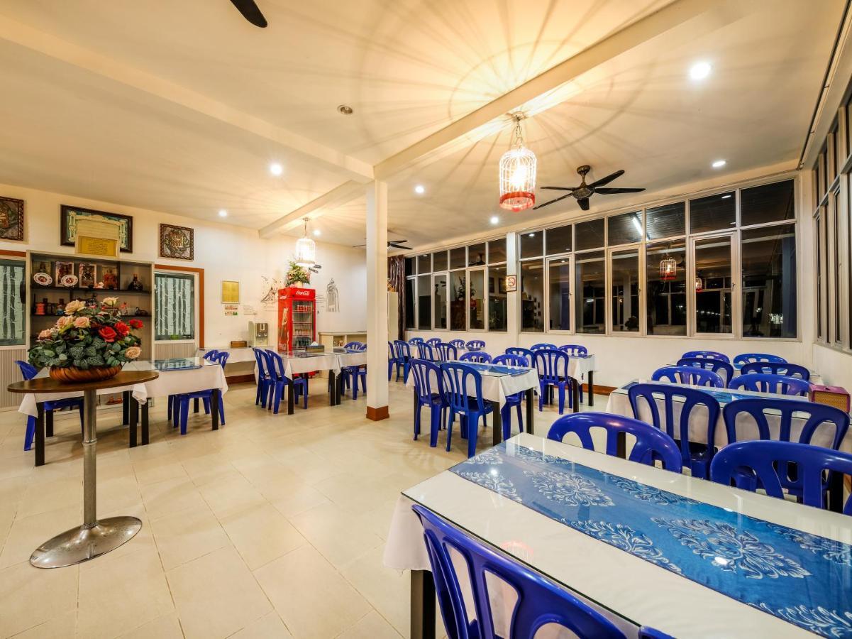 Oyo 44124 De Langkawi Resort And Convertion Centre Ayer Hangat Exterior photo