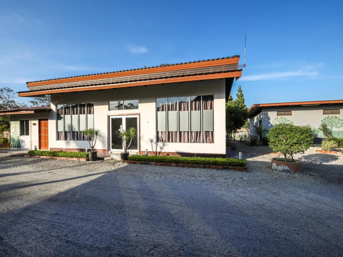 Oyo 44124 De Langkawi Resort And Convertion Centre Ayer Hangat Exterior photo