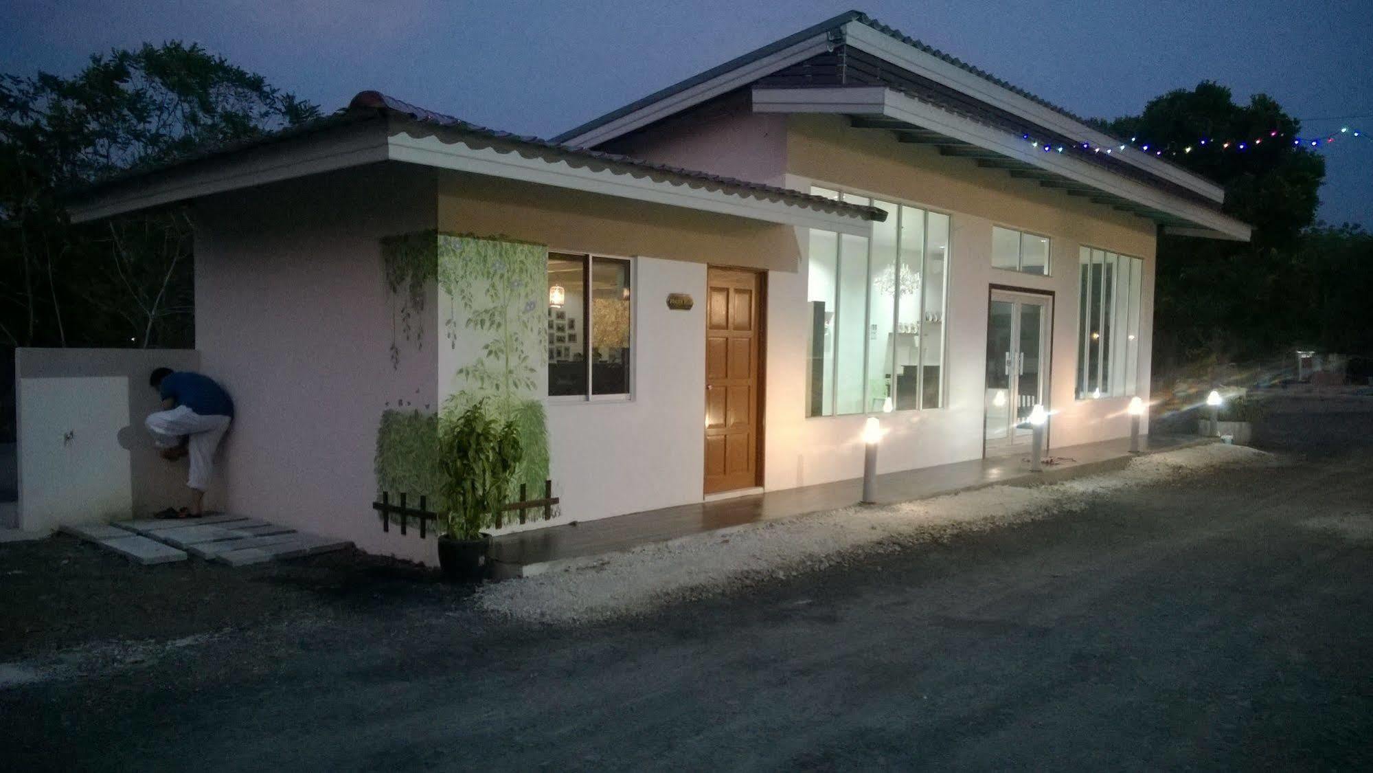 Oyo 44124 De Langkawi Resort And Convertion Centre Ayer Hangat Exterior photo